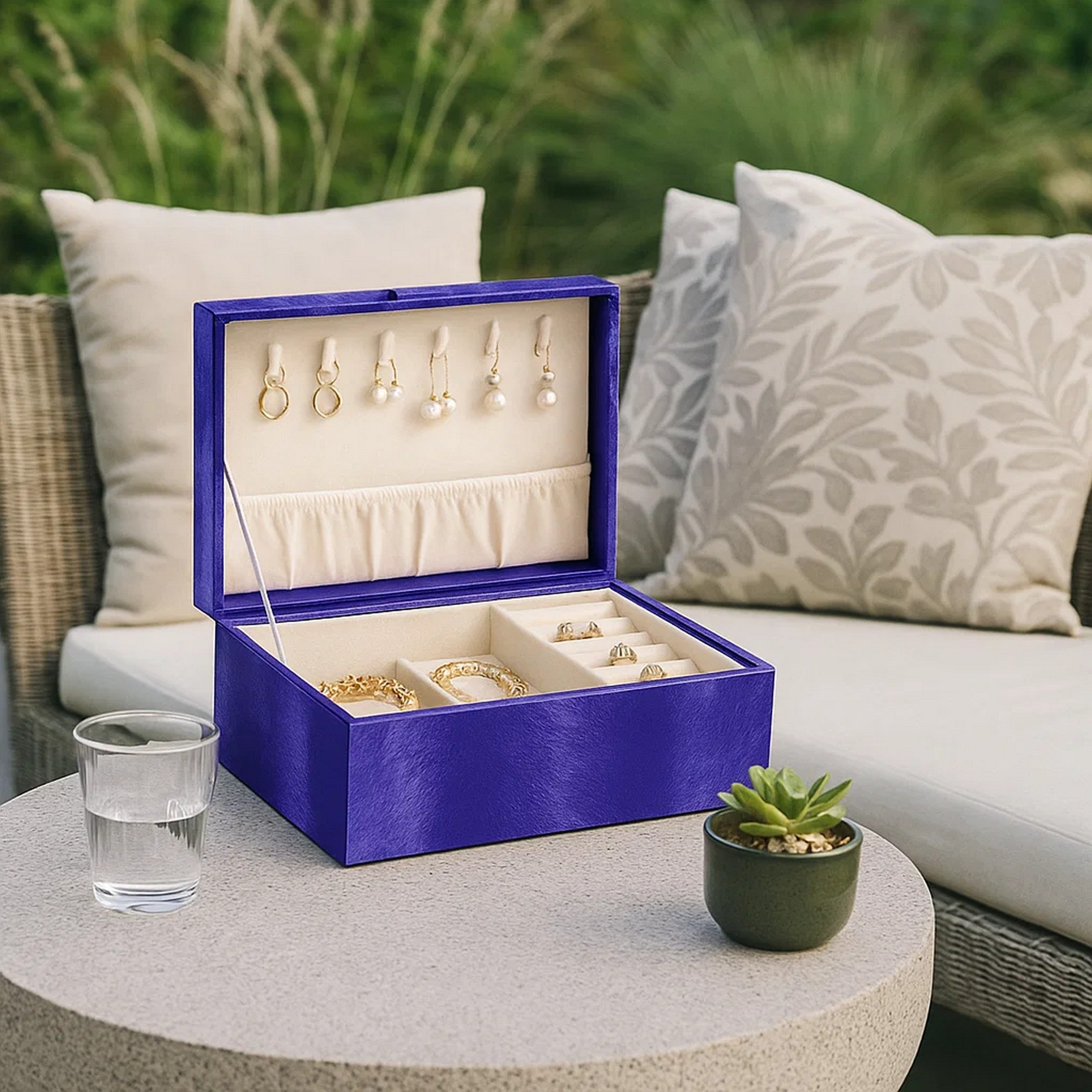 Benjara Jewelry Case with 2 Slots And Earrings Hanger, Blue