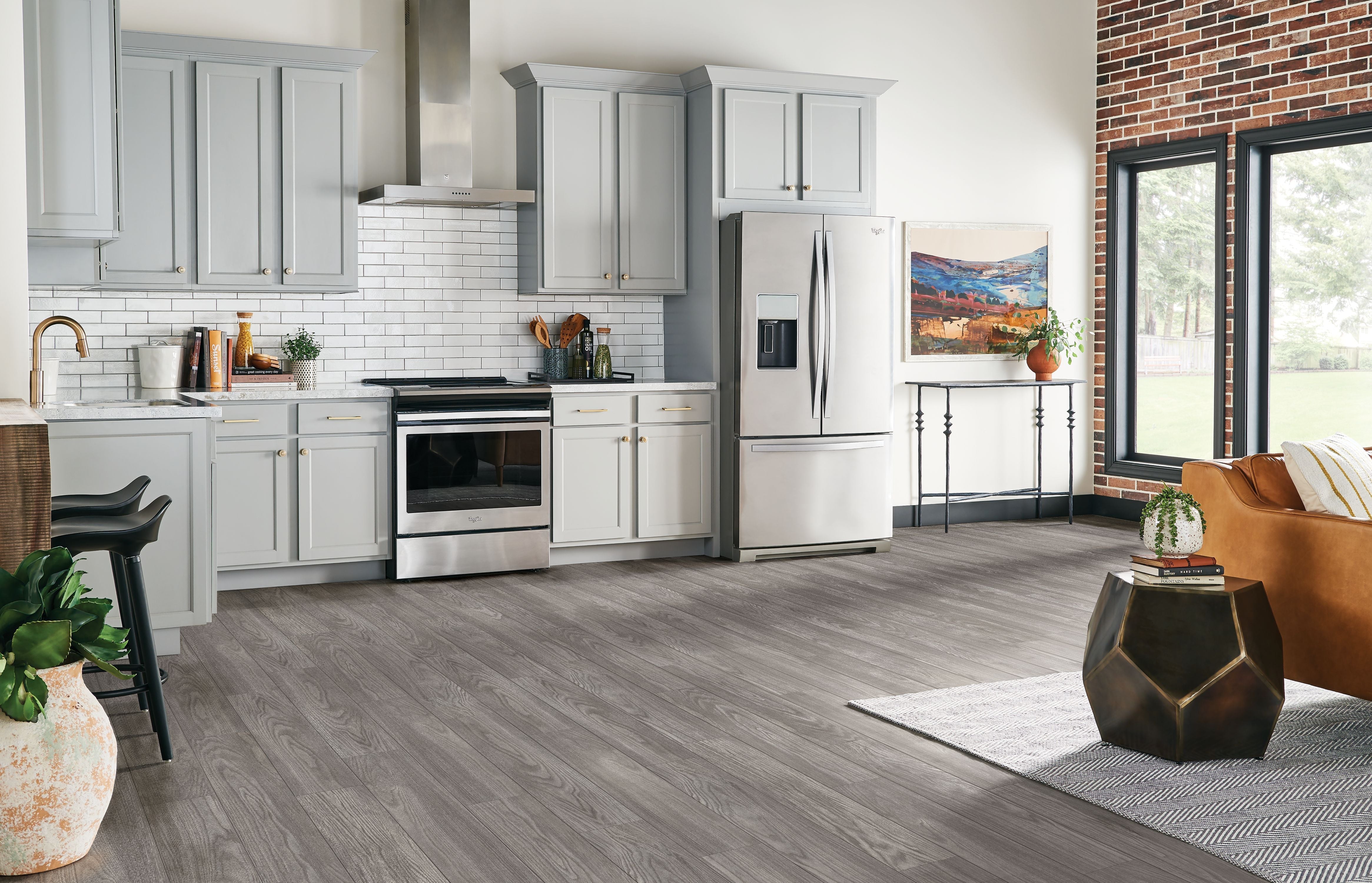Armstrong American Charm 12 6" x 36" Charlestown Oak Platinum Vinyl Plank